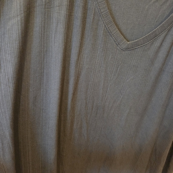 ‼️3/$30‼️ Black Ribbed V-Neck Tunic Tee Shirt Women's 2X Plus Size New - Picture 3 of 8